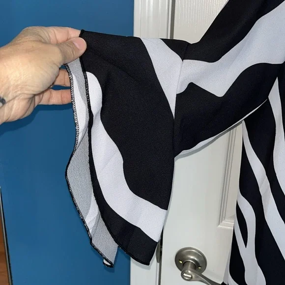 SHEIN top tie in the front ruffled on the sleeves extra large - Picture 3 of 4